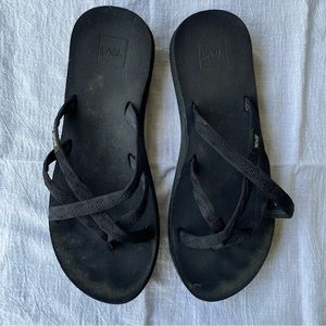 Teva Olowahu Sandals, Black, Size 10, GUC